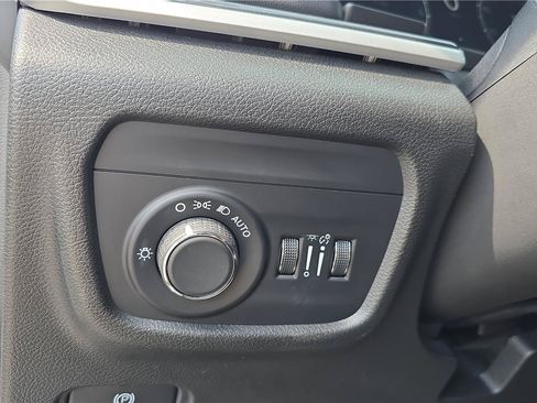 Used 2021 Jeep Grand Cherokee L Laredo AWD/4WD image 26