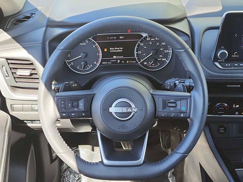 Used 2024 Nissan Rogue SV w/ SV Premium Package FWD image 18