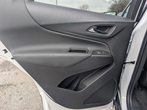 Used 2024 Chevrolet Equinox LT image 23