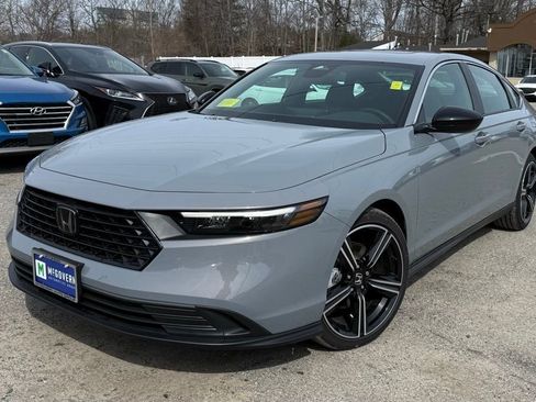 Used 2025 Honda Accord Sport image 1