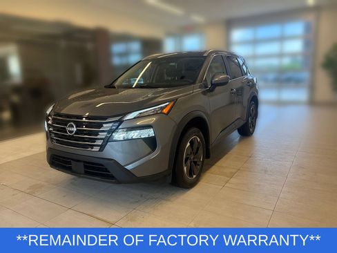 Used 2024 Nissan Rogue SV w/ SV Premium Package AWD/4WD image 4