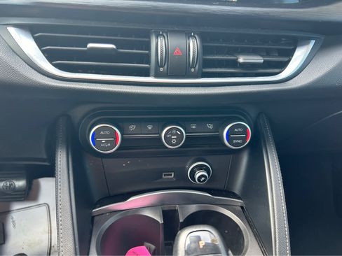 Used 2018 Alfa Romeo Stelvio AWD image 18