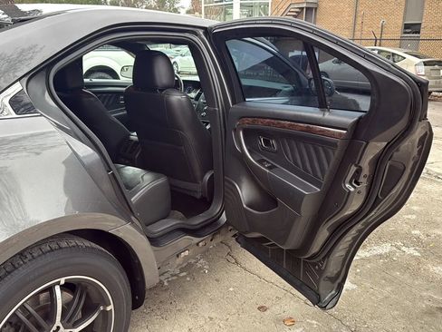 Used 2016 Ford Taurus Limited image 20