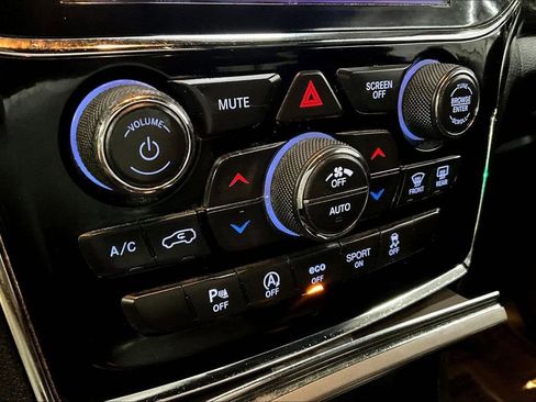 Used 2019 Jeep Grand Cherokee Altitude image 15