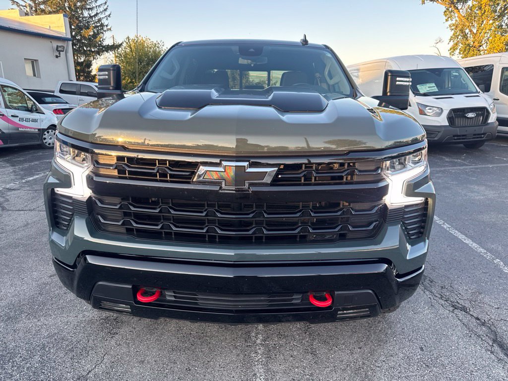 Used 2025 Chevrolet Silverado 1500 LT Trail Boss w/ Convenience Package II AWD/4WD image 9