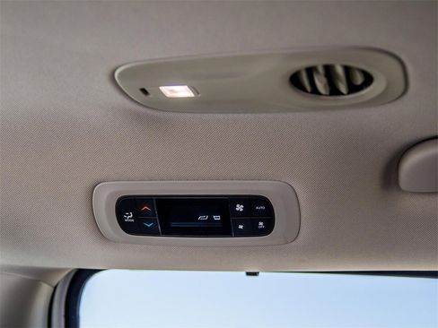 Used 2022 Chrysler Pacifica Touring-L image 25