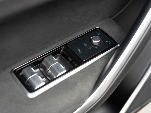 Used 2022 Jaguar F-PACE SVR image 11