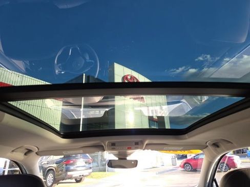 Used 2023 Volkswagen Tiguan SE image 22