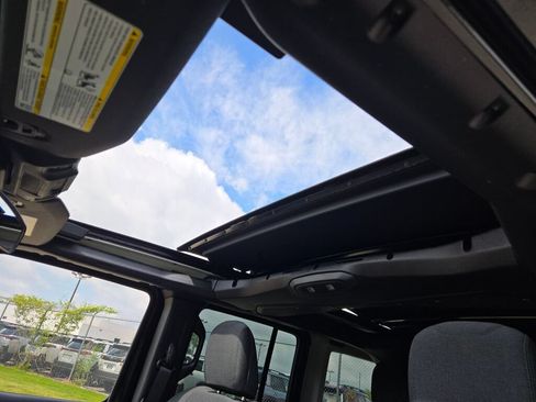 Certified 2025 Jeep Wrangler Unlimited Sahara w/ Safety Group AWD/4WD image 21