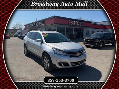 Used 2017 Chevrolet Traverse LT image 1