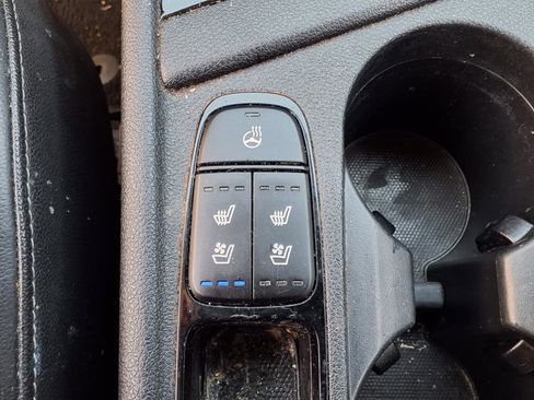 Used 2017 Kia Niro Touring image 17