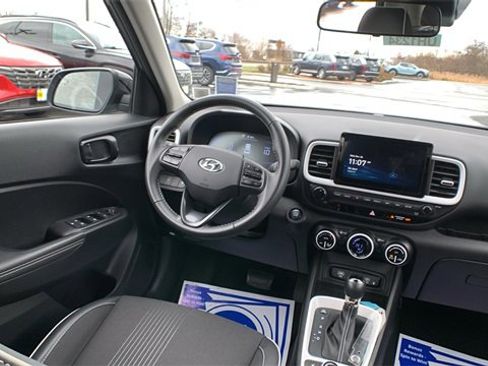 Certified 2025 Hyundai Venue Limited image 22