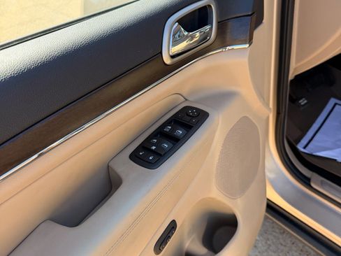 Used 2015 Jeep Grand Cherokee Limited RWD image 10