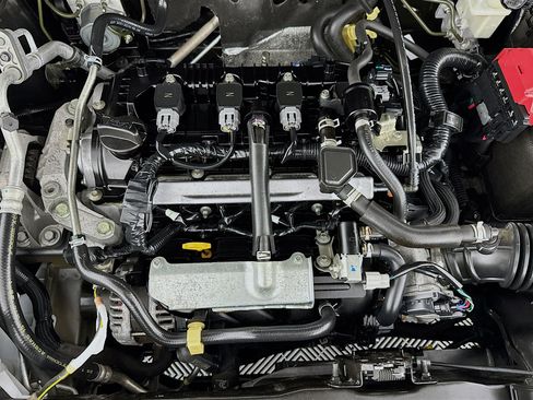 Used 2021 Nissan Kicks S image 38