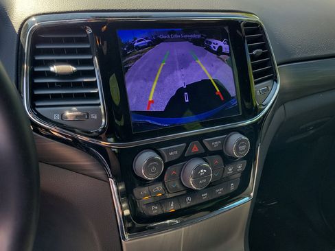 Used 2020 Jeep Grand Cherokee Altitude image 27