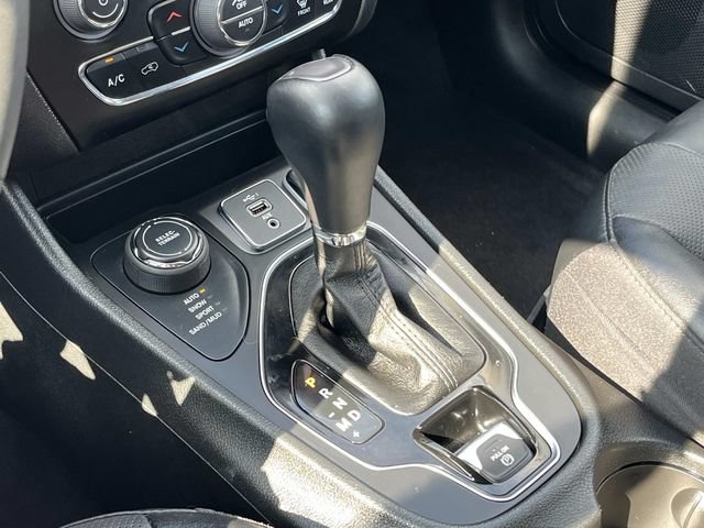 Used 2023 Jeep Cherokee Altitude Lux AWD/4WD image 35