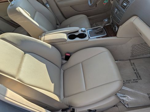 Used 2011 Mercedes-Benz C 300 Luxury image 30