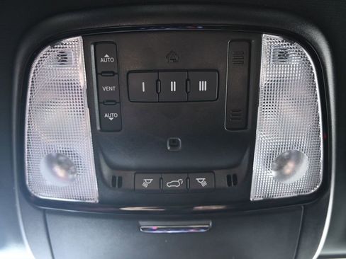 Used 2025 Dodge Durango GT AWD/4WD image 33