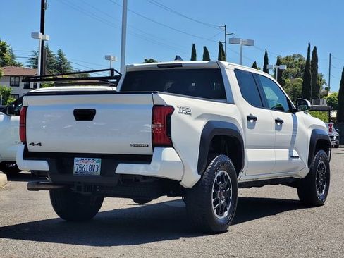Certified 2025 Toyota Tacoma TRD Off-Road AWD/4WD image 6