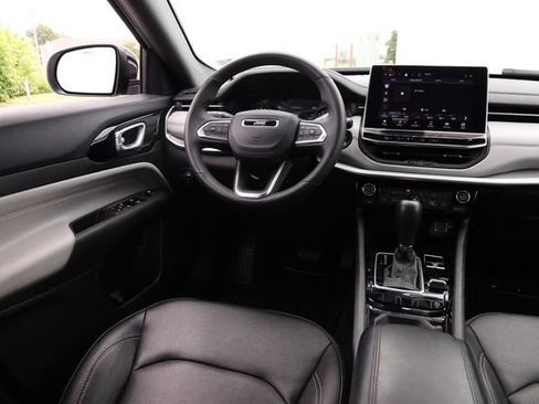 Used 2025 Jeep Compass Limited AWD/4WD image 24
