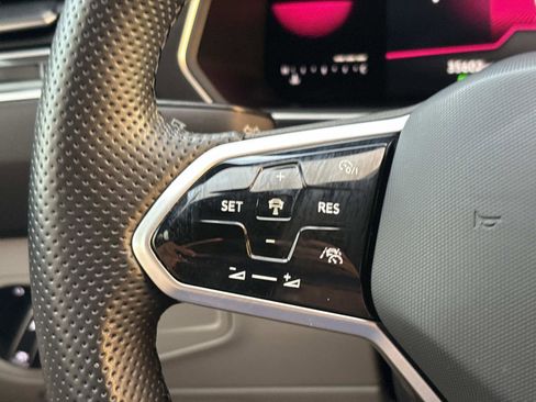 Certified 2022 Volkswagen Tiguan SE R-Line image 19