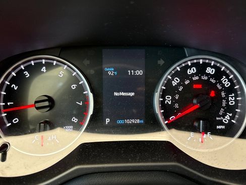 Used 2021 Toyota RAV4 LE FWD image 39