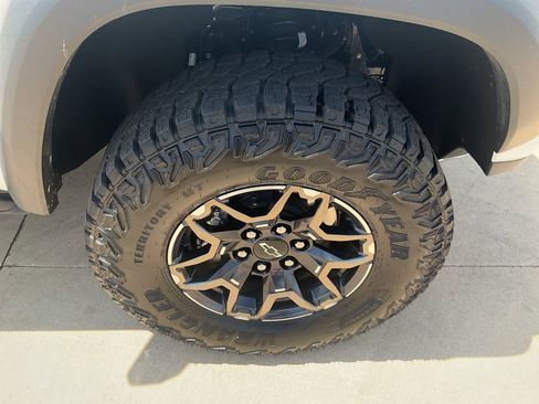 Used 2024 Chevrolet Colorado ZR2 w/ Technology Package image 34