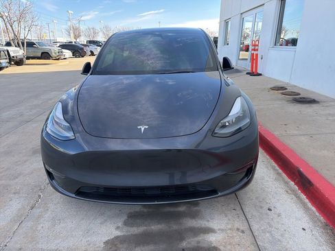 Used 2024 Tesla Model Y Performance image 2