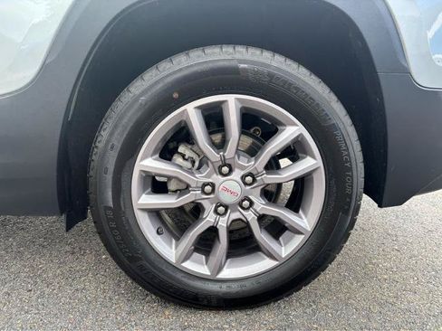 Used 2024 GMC Terrain SLT AWD/4WD image 4