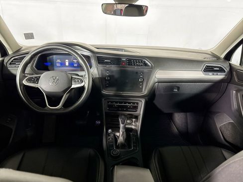 Certified 2022 Volkswagen Tiguan SE w/ Panoramic Sunroof Package image 13