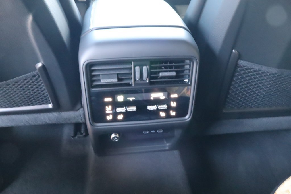 Used 2026 Porsche Cayenne GTS AWD/4WD image 34