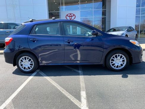 Used 2009 Toyota Matrix S image 2