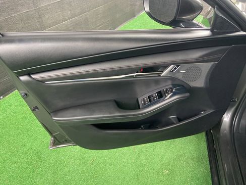 Used 2019 MAZDA MAZDA3 Hatchback w/ Preferred Package FWD image 26