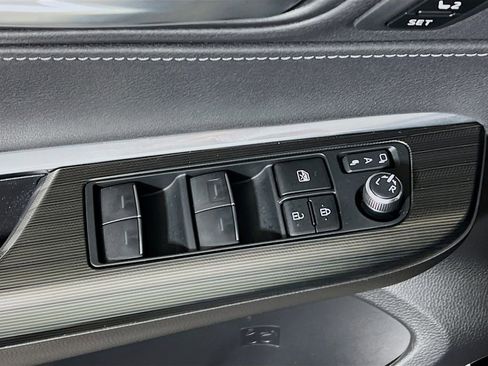 Certified 2024 Toyota Venza XLE AWD/4WD image 17