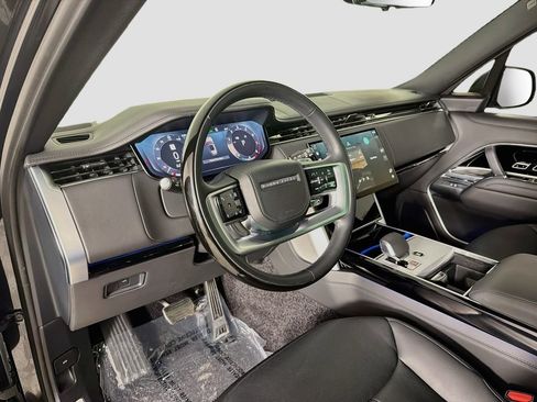 Certified 2025 Land Rover Range Rover SE AWD/4WD image 9