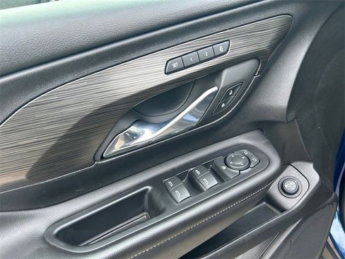 Used 2023 GMC Terrain SLT image 11