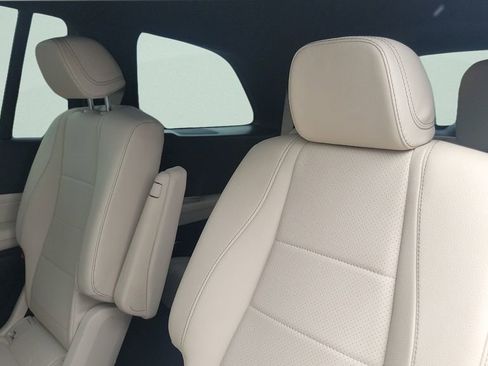 Used 2025 Mercedes-Benz GLS 450 4MATIC image 13