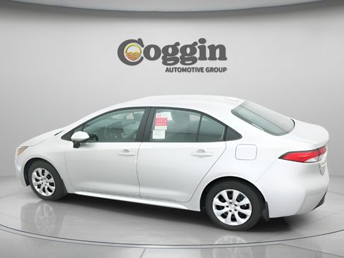 Used 2026 Toyota Corolla LE FWD image 8