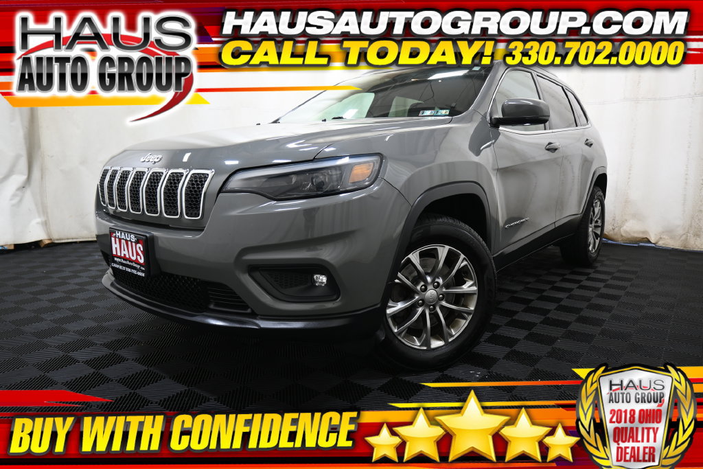 Used 2019 Jeep Cherokee Latitude Plus w/ Cold Weather Group AWD/4WD image 1