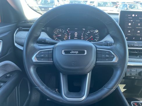 Used 2022 Jeep Compass Latitude image 10