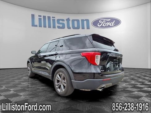Used 2022 Ford Explorer XLT w/ Equipment Group 202A image 4