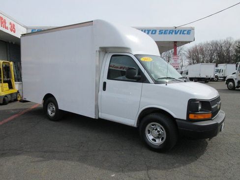 Used 2015 Chevrolet Express 3500 image 2