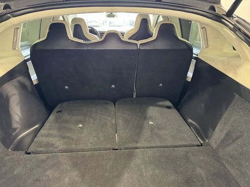 Used 2018 Tesla Model X 75D image 8