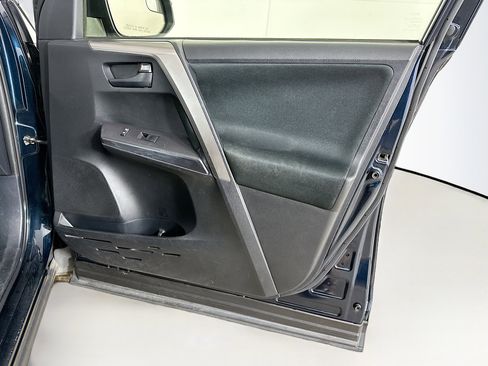 Used 2018 Toyota RAV4 LE image 30