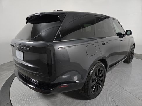 New 2025 Land Rover Range Rover SE image 2