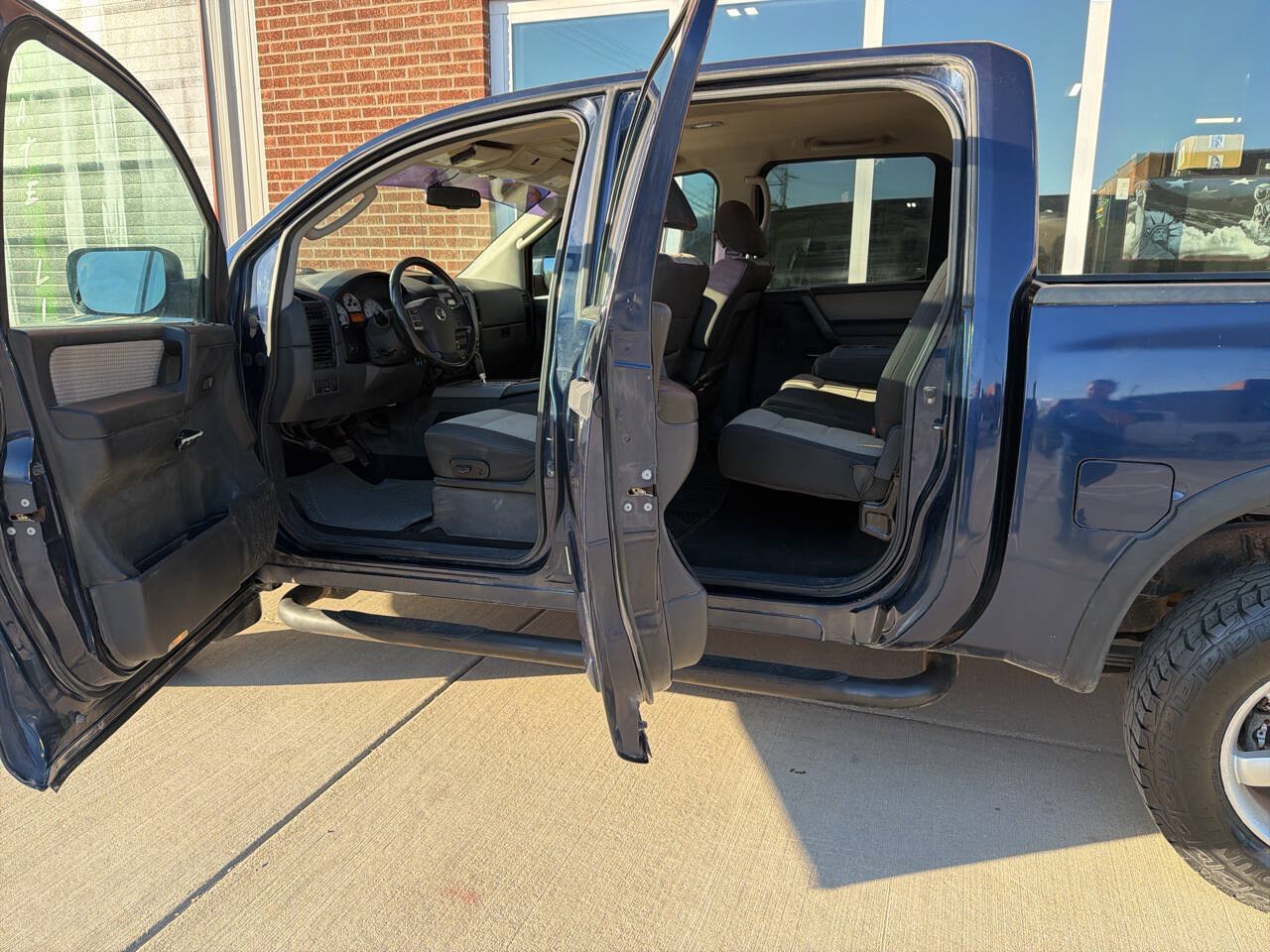 Used 2011 Nissan Titan PRO-4X AWD/4WD image 10