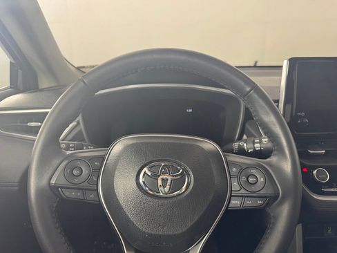 Used 2025 Toyota Corolla Cross XLE w/ Convenience Package FWD image 13