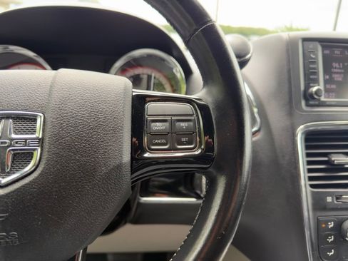 Used 2020 Dodge Grand Caravan SXT FWD image 10