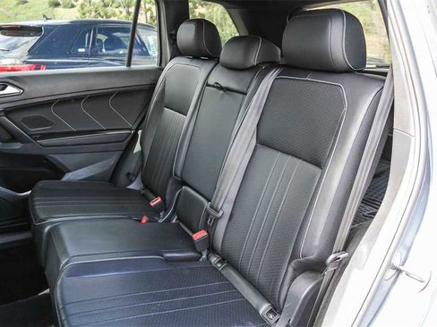 Used 2024 Volkswagen Tiguan SE R-Line image 17