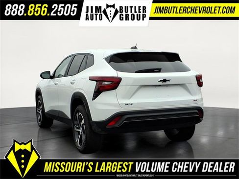 Used 2024 Chevrolet Trax RS image 2